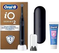 Oral-B Cepillo de dientes eléctrico recargable iO 2 negro, 1 cabezal de repuesto, 1 funda de viaje, 1 soporte para cabezales + 1 pasta de dientes Oral-B