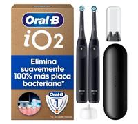 Oral-B iO 2 Cepillos de Dientes Eléctricos Negros, Pack de 2 | Cepillo Dental con 2 Cabezales, Estuche de Viaje, 3 Niveles de Intensidad, Sensor de Presión Y Temporizador, Suave con Encías