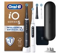 Oral-B iO 5N Cepillos de Dientes Eléctricos, Negro Y Blanco, Pack de 2, 4 Cabezales - Cepillo Dental con Sensor de Presión, 5 Modos de Cepillado con Blanqueamiento Dental, Estuche de Viaje