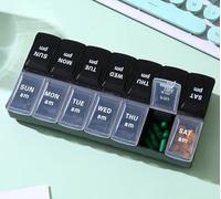 Organizador de píldoras para 7 días, material de polipropileno, con 14 compartimentos, caja de almacenamiento de medicamentos AM PM 2 veces para niños mayores olvidados (negro y blanco, 17,5 x 8,5 x 3