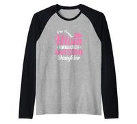 Orgullosa mamá de una Maldita Hija Impresionante Camiseta Manga Raglan
