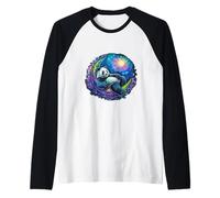 Oso panda celestial descansando en una luna creciente lunar Camiseta Manga Raglan
