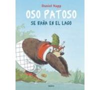 Oso Patoso Se Baña En El Lago