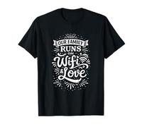 Our Family Runs on WiFi & Love, tipografía de Citas Divertidas Camiseta