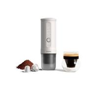 Cafetera Eléctrica Portátil OutIn Nano, Color Blanco Perla, Autocalentamiento, USB-C, Café Molido y Cápsulas NS - Ideal para Camping, Viajes, Senderismo