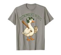 Outnumbered by Boys Mom Goose Baseball Mama Camiseta