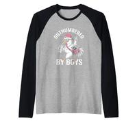 Outnumbered by Boys Mom of Boys Football Mom Funny Chicken Camiseta Manga Raglan