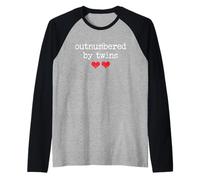 Outnumbered by Twins Boys Girls Dad Soon to Be Mom Pregnancy Camiseta Manga Raglan