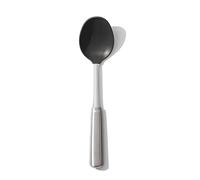 OXO Steel Cucharón de Silicona: Utensilio Anti-Golpes Resistente al Calor para Utensilios Anti-Adherentes + Mango de Acero Inoxidable Duradero + Agarre Cómodo y Antideslizante
