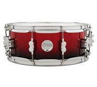 Pacific Drums Concept Maple Snare, 35.6 cm x 14 cm, Laca de rojo a negro | Casco de arce europeo de 10 capas, herrajes DW