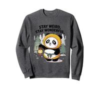Panda feliz en sudadera con capucha peluda sosteniendo linterna en el bosque Sudadera