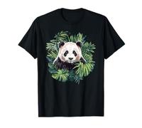 Panda rodeado de exuberantes hojas verdes Camiseta