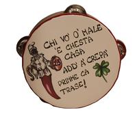 Pandereta napolitana artesanal decorada a mano - Souvenir escaramantico con frases típicas y pulcinella - Idea regalo Made in Italy - Diámetro 10 cm/15 cm (frase 4, 10 cm)
