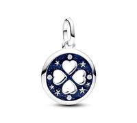 PANDORA ME Medallón con diseño de trébol de plata de ley con circonitas cúbicas transparentes y esmalte azul brillante