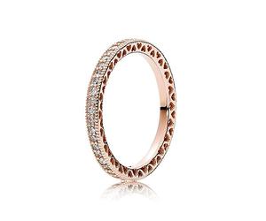 PANDORA Signature Anillo centelleante con corazones chapado en oro rosa de 14 quilates con circonitas cúbicas transparentes