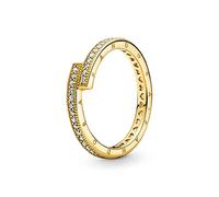 PANDORA Signature Anillo superpuesto centelleante chapado en oro de 14 quilates con circonitas cúbicas transparentes, talla 56