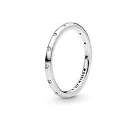 Pandora Timeless Anillo con banda simple centelleante de plata con circonitas cúbicas transparentes, talla 48