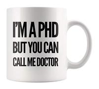 Panvola 'I'm A PhD But You Can Call Me Doctor ' Regalos de graduación de doctorado -Taza de café 11 oz - Regalos de agradecimiento a médicos jubilados - Taza de nuevo médico