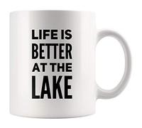 Panvola Life Is Better At The Lake - Taza de café de regalo para los amantes del lago, kayak, barco, propietarios de barcos, entusiastas del aire libre (11 onzas), color blanco
