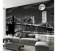 Papel pintado Vista nocturna de la ciudad Luna en el puente de Brooklyn, mural de tejido no tejido para salón dormitorio o comedor, 300x210cm, impresión mate, acabado premium, Gris-Negro