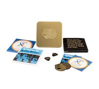 Paquete de cuerdas de guitarra del 50.° aniversario de D'Addario con lata exclusiva - Incluye 1 juego de EXL110 y EJ16, 3 pegatinas, 2 púas de guitarra, 1 póster