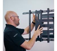 Paquete de instalación para una pantalla interactiva en un soporte de pared