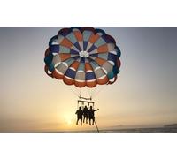 Para 1: Actividad acuática en paracaídas con 300 metros de cabo