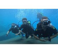 Para 2 personas: bautismo (30min inmersión) de buceo con briefing vídeos y fotos.