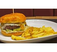 Para 2 personas: menú con 1 entrante 2 burgers con patatas y 2 bebidas