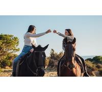 Para 2 personas: ruta relax a caballo de 90 minutos por las Dunas de Doñana con copa de vino