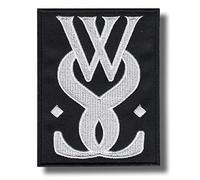 Parche bordado para planchar con texto en inglés "While She Sleeps"