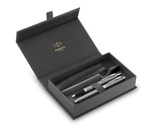 Parker IM Set de regalo Duo Pen | Pluma estilográficabolígrafo y estuche | Acabado en acero inoxidable con adornos cromados | Punta media | Recargas de tinta azul | Regalos de graduación perfectos