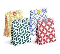 Parmedu Bolsas de regalo de papel de colores surtidos: 48 bolsas de regalo medianas de 24 x 17 x 8 cm con 48 calcomanías, bolsas de comida para llevar para Navidad, festivales, cumpleaños, fiestas,