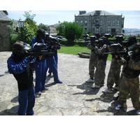 Partida de paintball para 10 personas con 200 bolas y degustación de productos gallegos