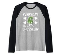 Paseo fresco de las coles de Bruselas Camiseta Manga Raglan