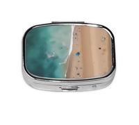 Pastillero cuadrado con vista aérea de la playa con diseño de impresión completa, estuche de viaje de metal portátil para vitaminas y medicamentos, 2.2 x 1.6 x 0.7 pulgadas.