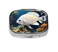 Pastillero cuadrado de pescado blanco y dorado, ligero y portátil, con 2 insertos de plástico, adecuado para llevar en bolsillos o carteras.