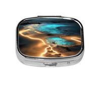 Pastillero cuadrado View Under The Moon ligero y portátil, con 2 insertos de plástico, adecuado para llevar en bolsillos o carteras.