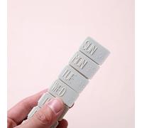 Pastillero portátil de 1/2/3/4 piezas, caja organizadora de tabletas de 7 días con diseño de braille para almacenar vitaminas, fácil de abrir y recordatorio para tomar medicamentos (gris claro, 2)
