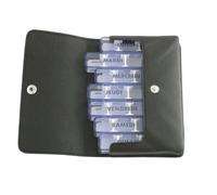 Pastillero semanal, medidos-simili, Negro, Francés, en estuche de bolsillo, individuales 7 días, 28 compartimentos modulables), para medicamentos poco) impermeables. Etui Ultra suave, agréable tacto. Dimensión de la - Estuche que contiene 7 cajas: 15,5 x 10 x 2 cm). Dimensiones de cada recinto con 4 compartimentos: 9,5 x 2 x 1,7 cm). Dimensiones de cada compartimento: aproximadamente 1,5 x 1,5 x "modulable cm." Peso Total vacío 138 gr.