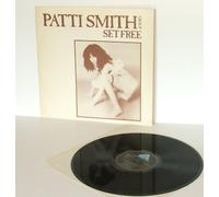 PATTI SMITH GROUP - PATTI SMITH GROUP set free 12 inch singleTop copy. First UK pressing. 1978.
