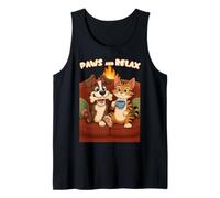 Paws And Relax Dibujos Animados Gato Perro Café Sofá Escena Divertido Juego de palabras Camiseta sin Mangas