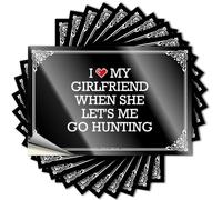 Pegatina personalizada para parachoques con texto en inglés "I Love My Girlfriend When She Let's Me Go Hunting | Decoración de bar vintage de microfibra (6 x 9 cm)
