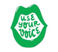 Pegatinas artísticas de vinilo Cita motivacional: usa tu voz, escrita dentro de una boca abierta. Buena. 67.2x77.9cm Cultura del tatuaje Verde