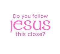 Pegatinas divertidas para el coche en rosa «¿Sigues a Jesús tan de cerca?» Pegatinas aptas para turismos y SUV