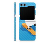 Pelcula de fibra de carbono Piel compatible con Samsung Galaxy Z Flip 6 - Penguin skater - Cubierta de calcomana protectora de vinilo 3M Premium -