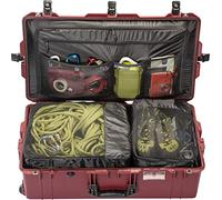 PELI 1615TRVL Travel Air Case, Equipaje para facturar con ruedas, estanca e impermeable al polvo, 70L de capacidad, fabricada en EE.UU., con compartimentos para la ropa, color: rojo
