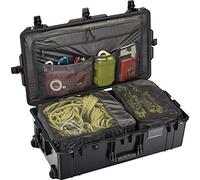 PELI 1615TRVL Travel Air Case, Equipaje para facturar con ruedas resistente a los impactos, estanca e impermeable al polvo, 70L de capacidad, fabricada en EE.UU, con compartimentos para la ropa, Negro
