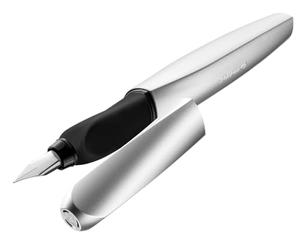 Pelikan Twist Silver, Pluma Estilogr?fica Ergon?mica, para Diestros y Zurdos, para la Escuela y la Oficina, Plum?n M de Acero Inoxidable, Cartucho Azul Largo Incluido, Recargable