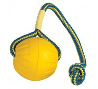 Pelota Swing & Fling Durafoam Fetch Ball para perros color Amarillo